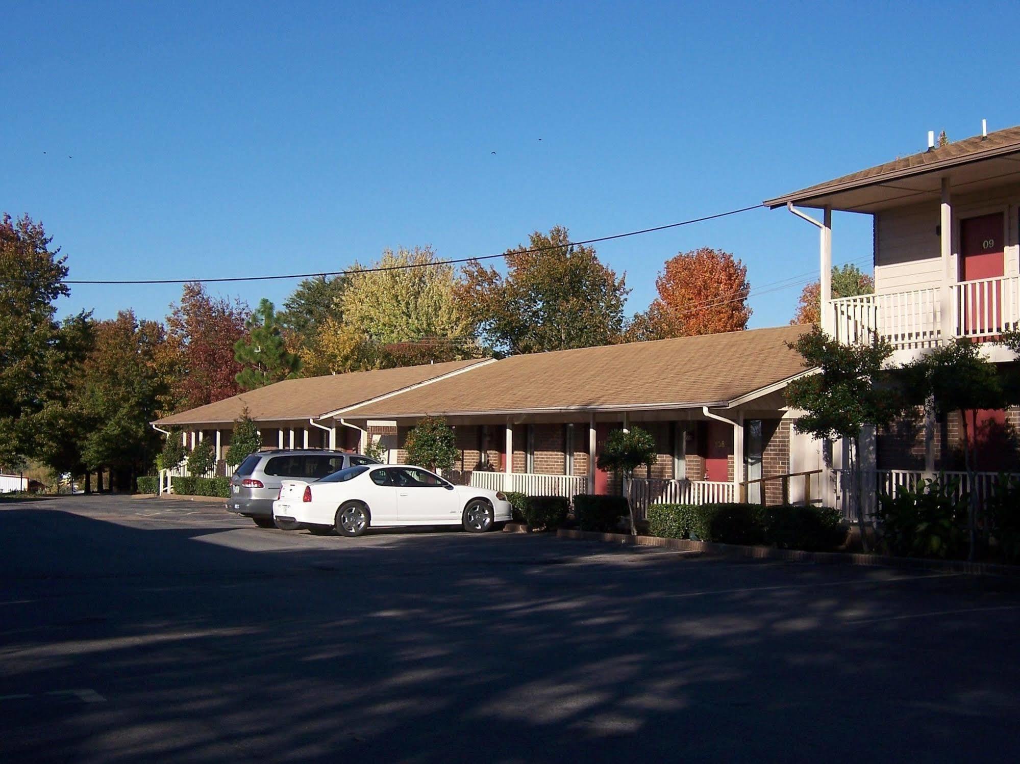 Oak Hill Inn And Suites Tahlequah Exteriér fotografie