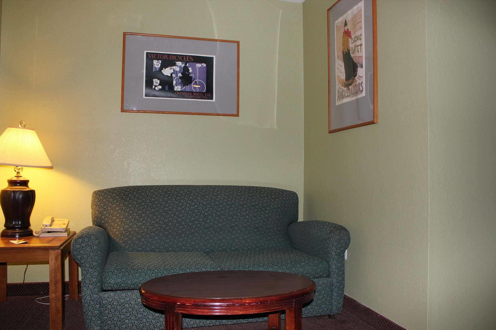 Oak Hill Inn And Suites Tahlequah Exteriér fotografie